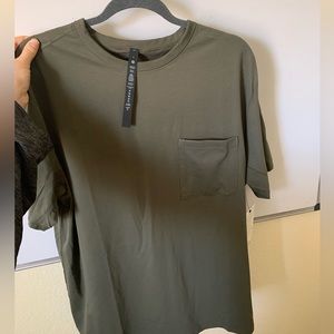 Lululemon Mens Large Fundamental Pocket T-Shirt